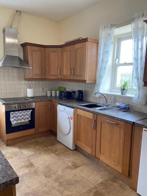 Stewarts House Apartment Newtownstewart Екстериор снимка